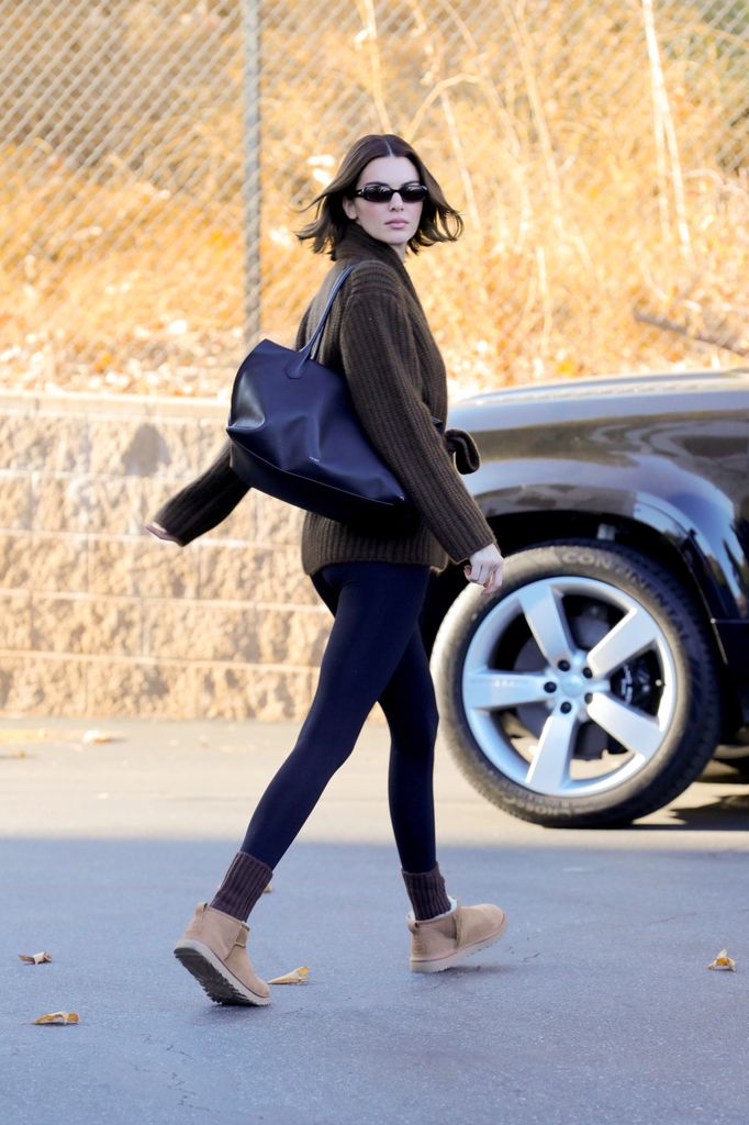 Kendall Jenner saliendo de clase de pilates 
