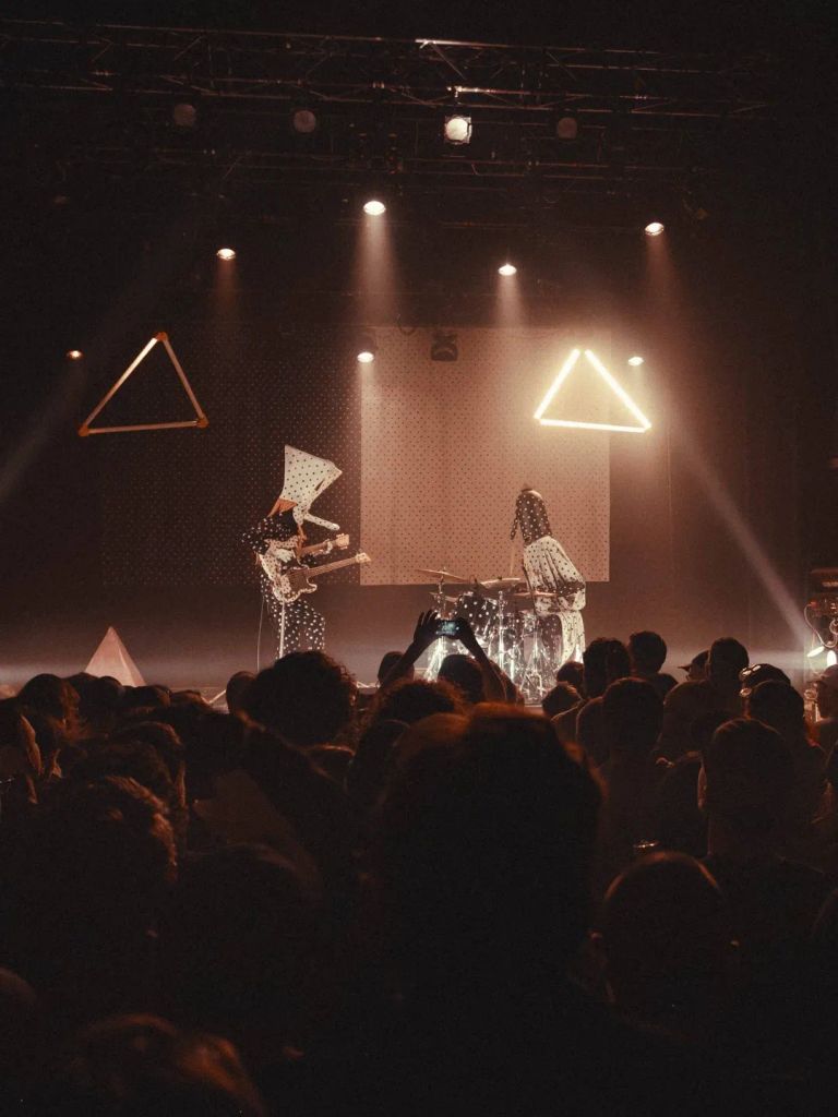 Khn y Klek llevan más de dos décadas haciendo música juntos, aunque Angine de Poitrine nació oficialmente en 2019