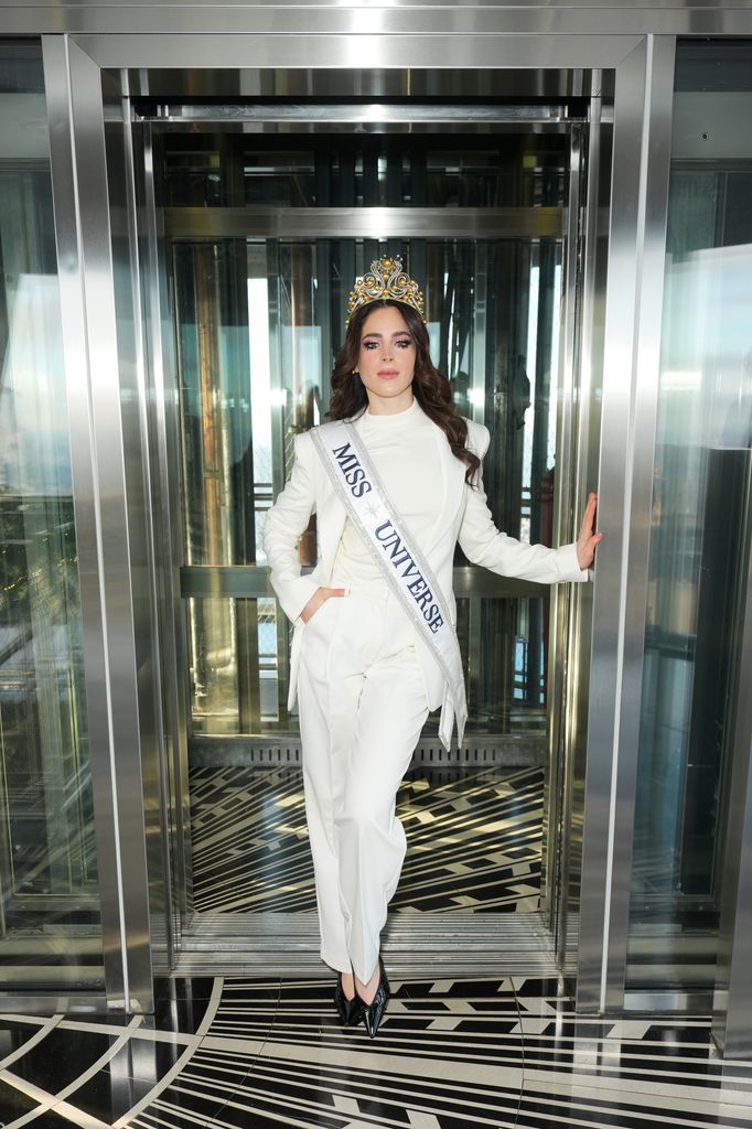 La reina de belleza hizo una visita especial, donde atendió a varios medios de comunicación.