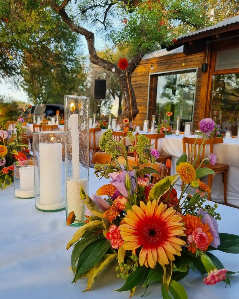 Decoración de boda con gerberas naranja