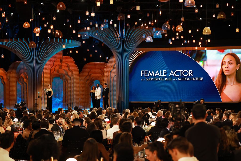 Zoe Saldaña continúa su exitoso recorrido en la temporada de premios, sumando el SAG Award a Mejor Actriz de Reparto