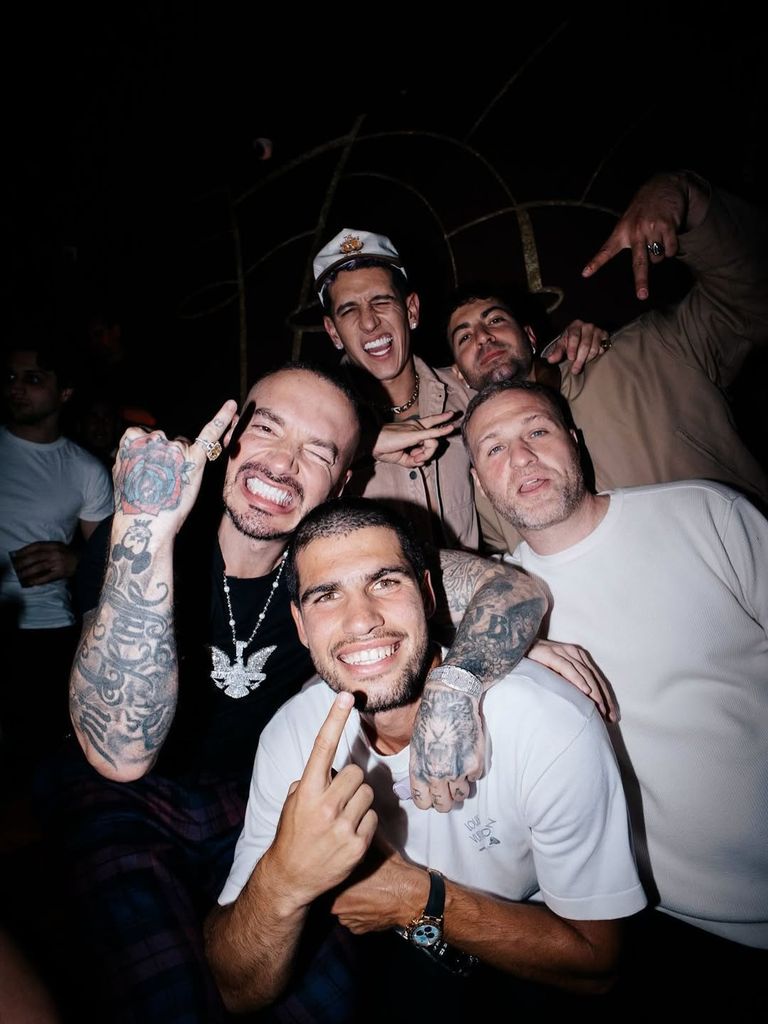 Carlos Alcaraz celebra su victoria con una fiesta a la que acudió el cantante J. Balvin
