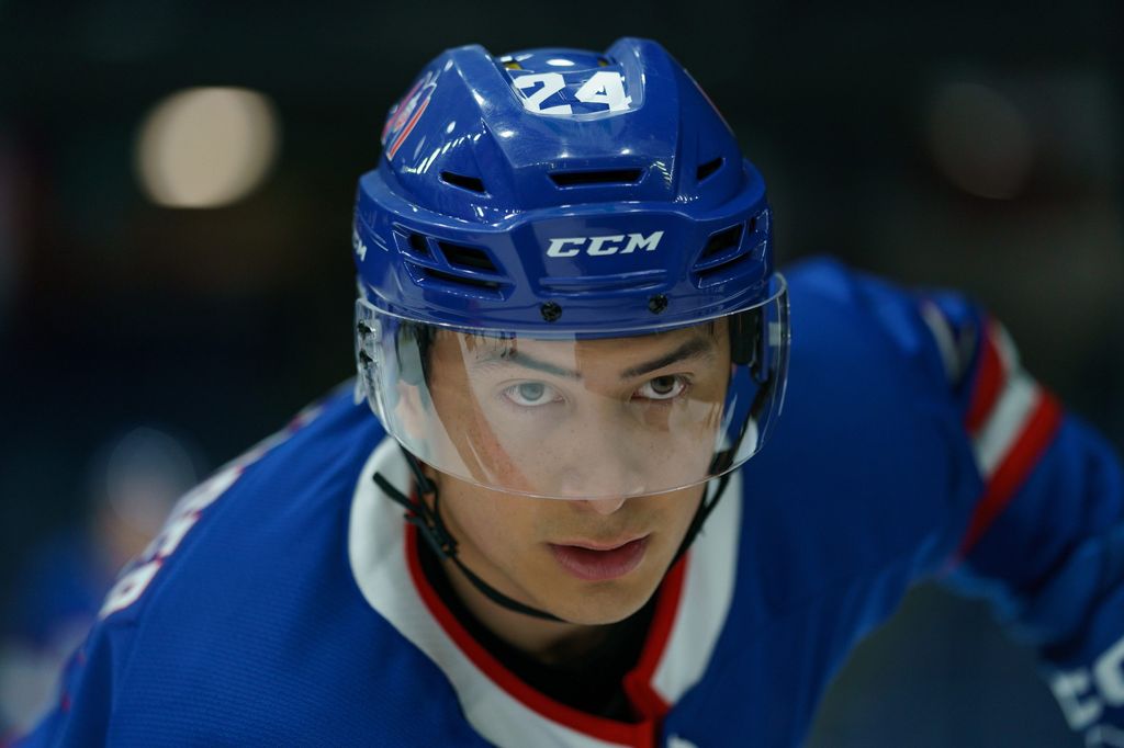 Hudson Williams da vida a Shane Hollander