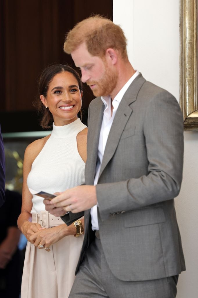 Meghan Markle y el príncipe Harry en Dusseldorf, Alemania.