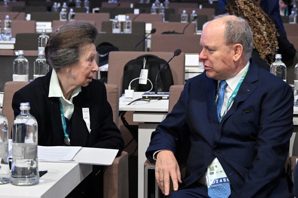 Alberto de Mónaco coincidió con la princesa Ana, hermana de Carlos III y representante británica en los Juegos Olímpicos de Invierno que comienzan este 6 de febrero en Italia