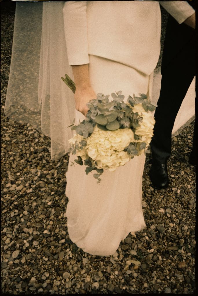 Mónica con vestido de novia de Luis Infantes