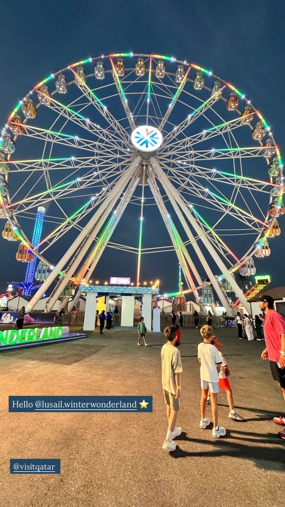 Ana Boyer y Fernando Verdasco en un parque de atracciones con sus hijos en Catar