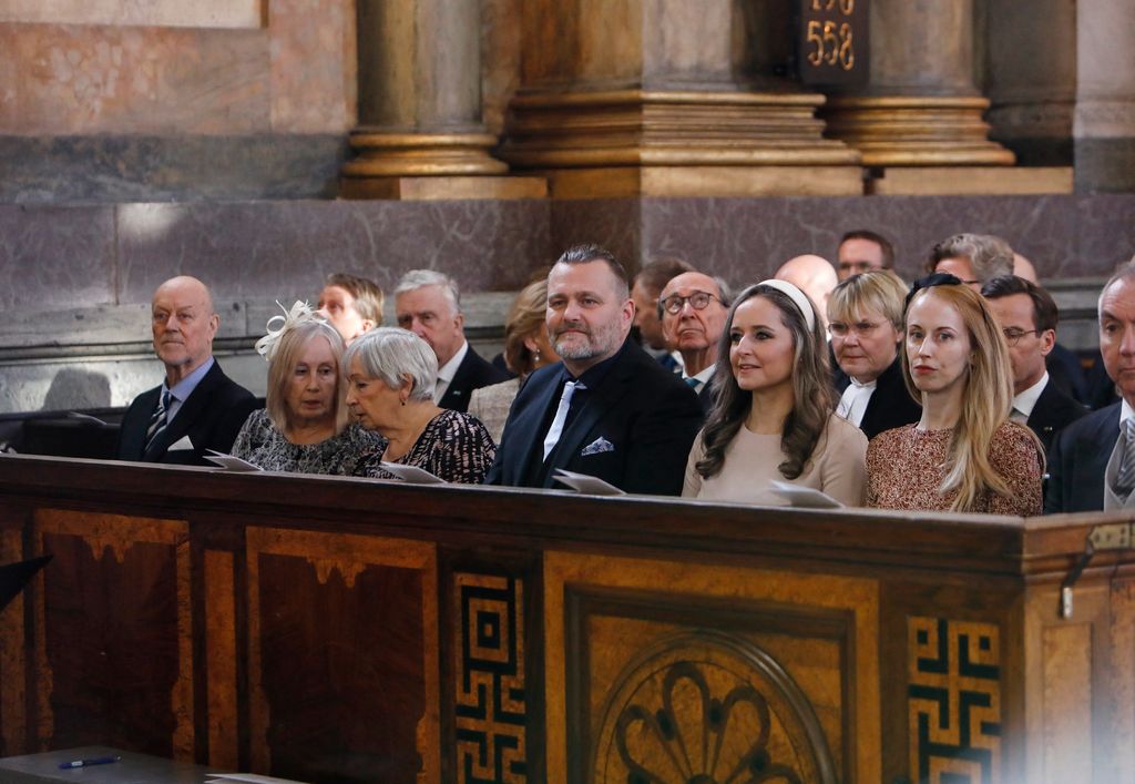 La familia Hellqvist, familia de Sofia de Suecia, en la misa por el nacimiento de la princesa Ines