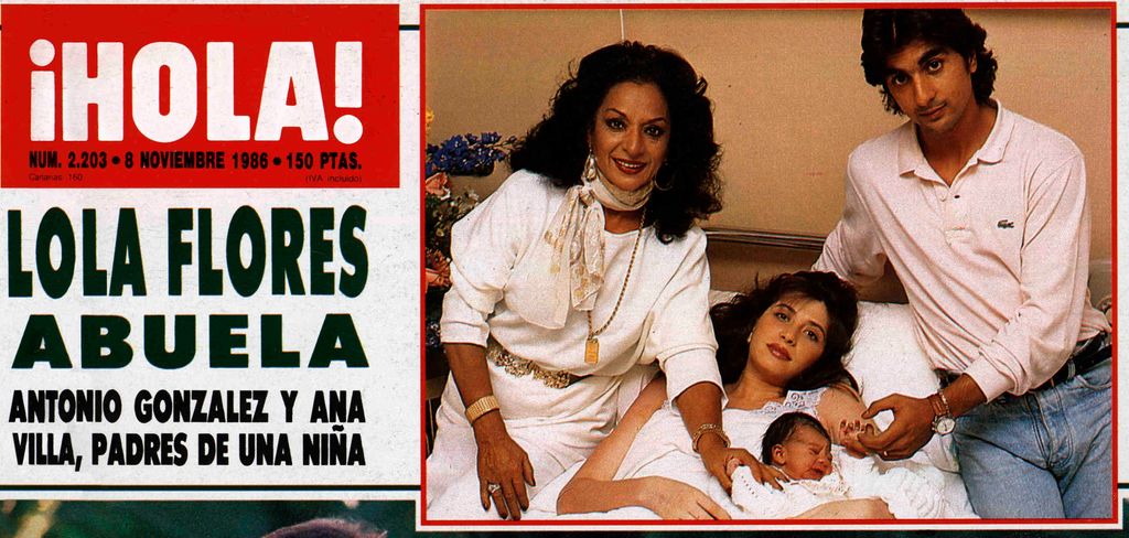 Alba, acaparando la portada junto a su abuela y sus padres en noviembre de
1986.