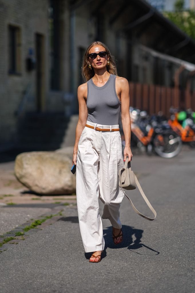 Looks con pantalones palazzo para primavera y verano 2025