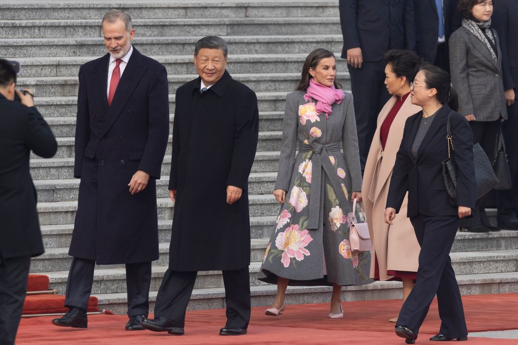 Los reyes Felipe y Letizia son recibidios por el presidente Xi Jinping y la primera dama, Peng Liyuan