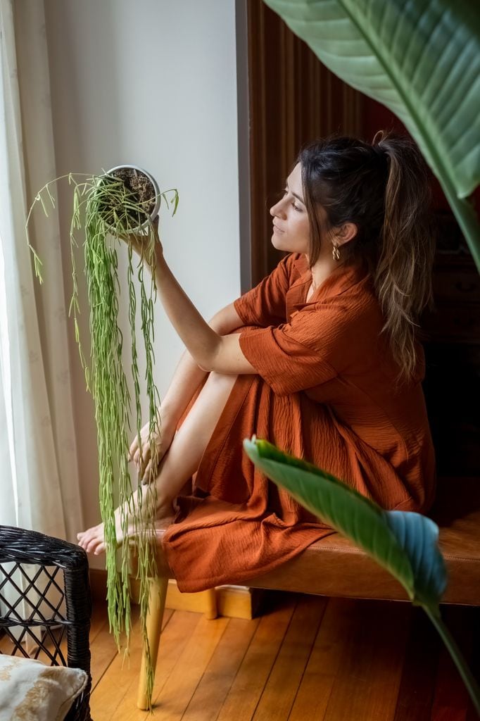 Clara Redondo (@plantitiscronica), autora de Hogar, verde hogar