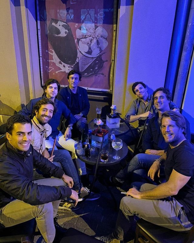 Íñigo Onieva junto a sus amigos en Budapest