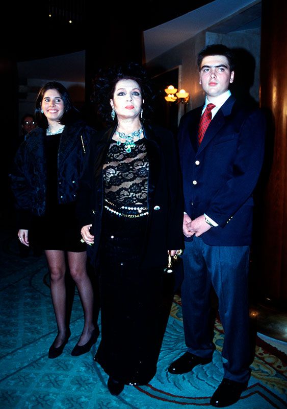 Sara y sus dos hijos adoptivos