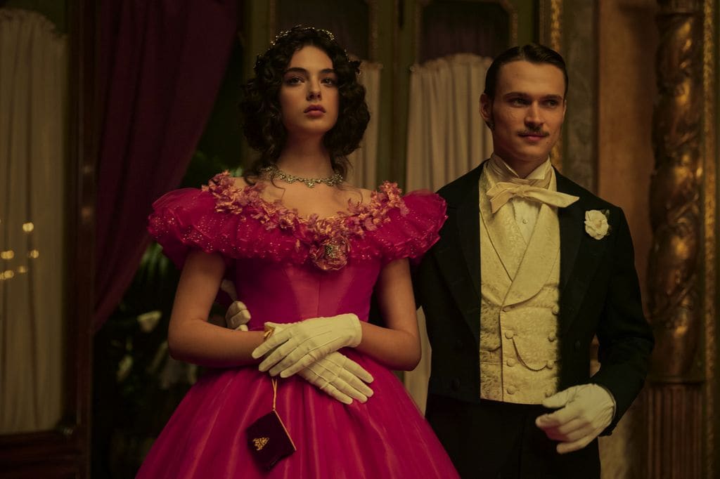 Saul Nanni y Deva Cassel en la serie Il Gattopardo