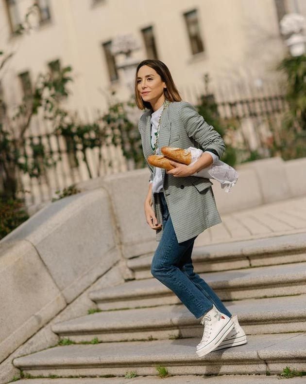 Tamara Falcó con vaqueros de Zara