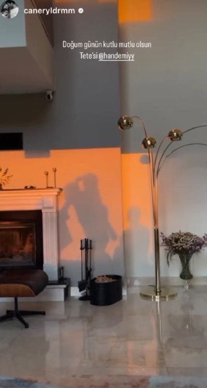 Hande Erçel baila con su sobrina Mavi, de tres años, en brazos