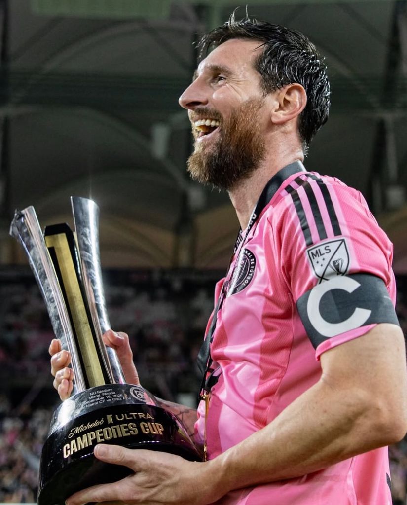 Leo Messi celebra feliz su primera Campeones Cup
