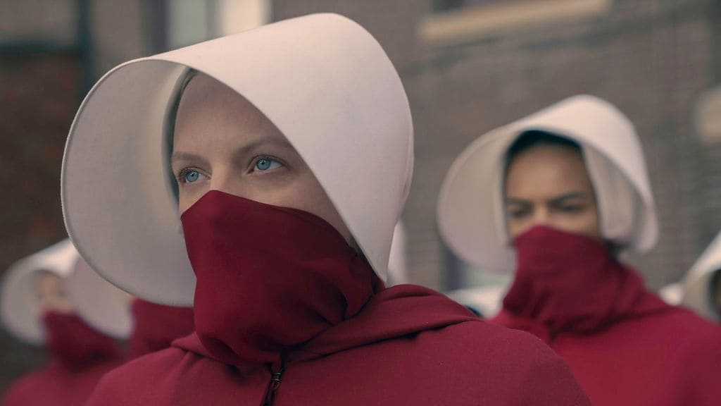 Elisabeth Moss da vida a June en 'El cuento de la criada'