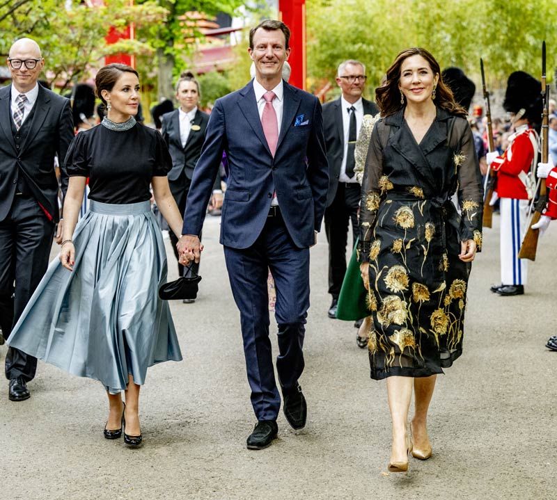 Joaquín de Dinamarca con su esposa Marie y su cuñada, la princesa Mary