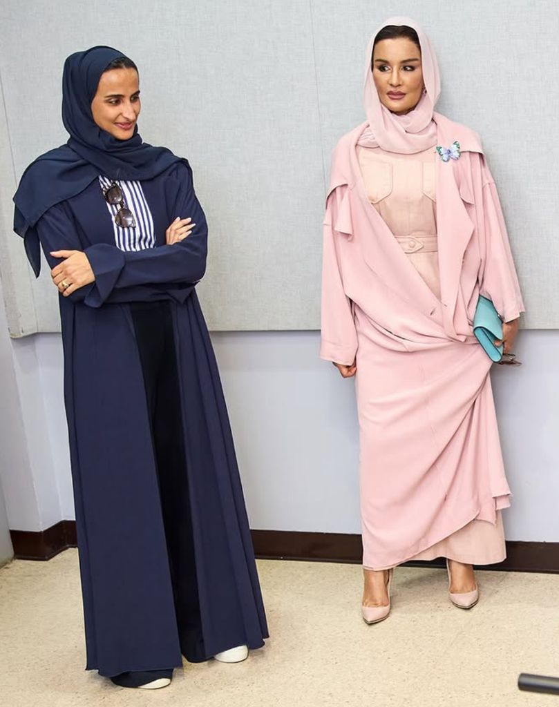 La jequesa de Catar junto a su hija Hind bint Hamad bin Khalifa Al-Thani