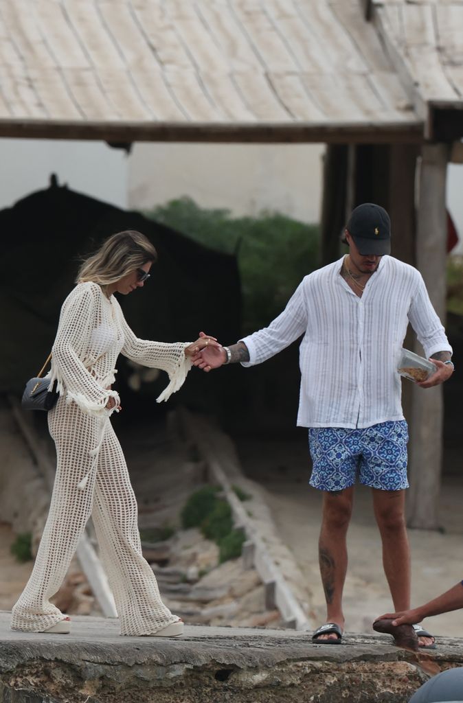 Alejandra Rubio y Carlo Costanzia Flores en Ibiza 19 Junio 2024