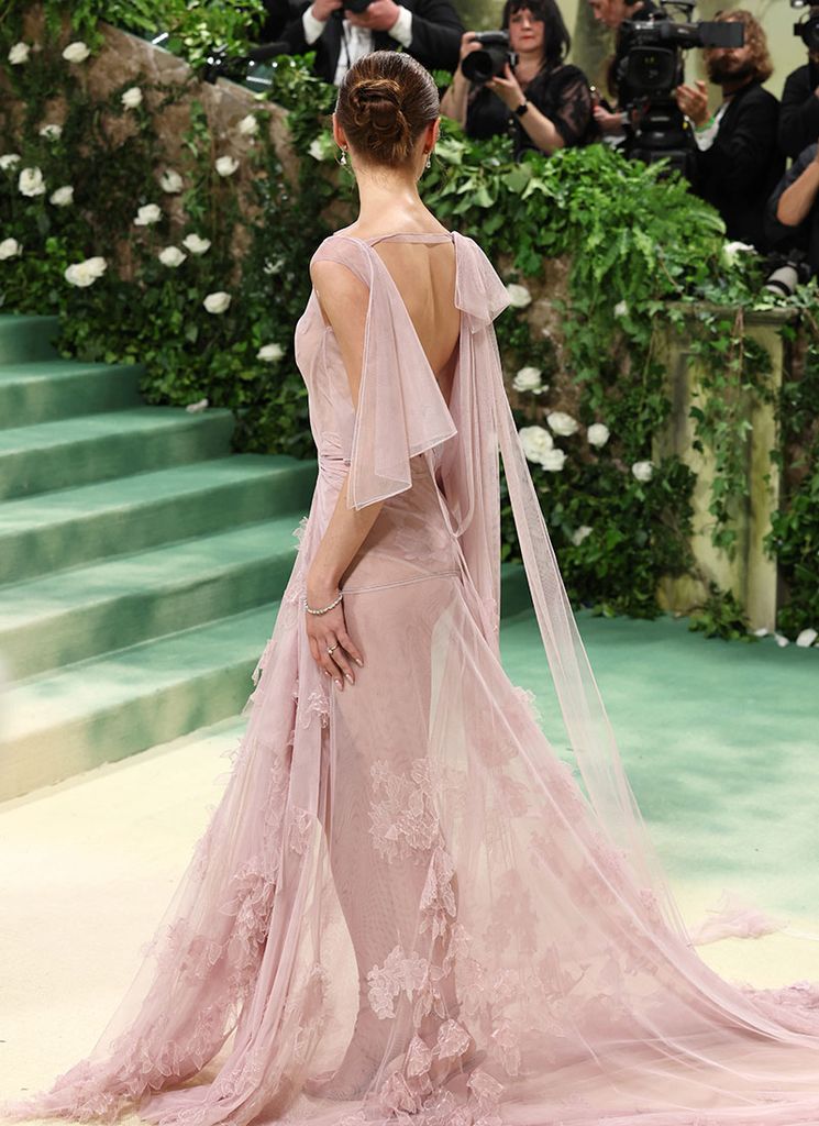MET Gala 2024 Phoebe Dynevor
