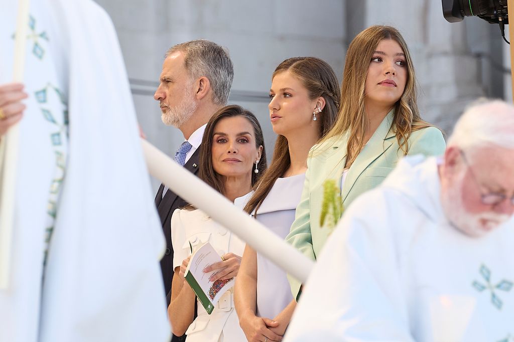 La Familia Real durante la Santa Misa en la Plaza de Cibeles
