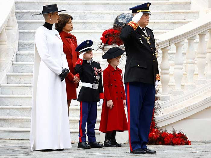 Alberto de Mónaco con sus hijos 