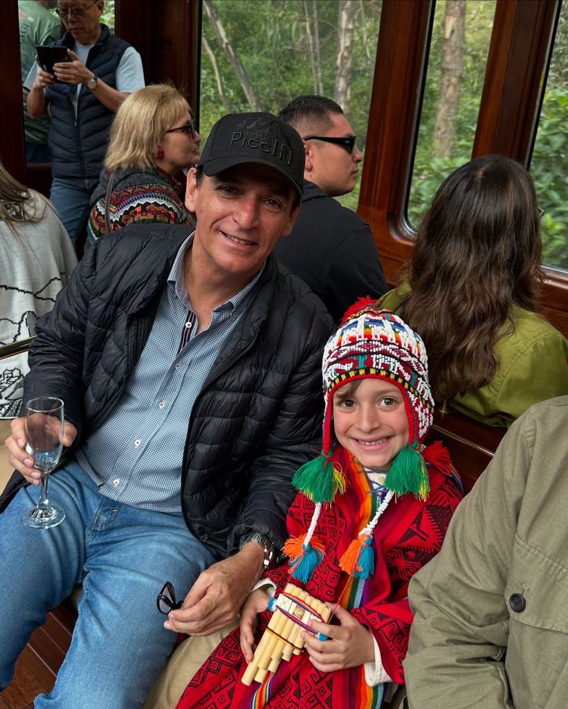 Daniel Alejandro, 'El Churri', con su abuelo materno, padre de Alessandra Villegas.