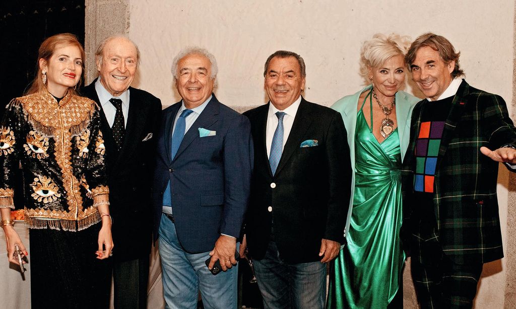 Kenza Eyzaguirre Carlson, Tomás Terry, Los del Río y Hubertus Hohenlohe con su mujer, Simona en la preboda HOLA 4055