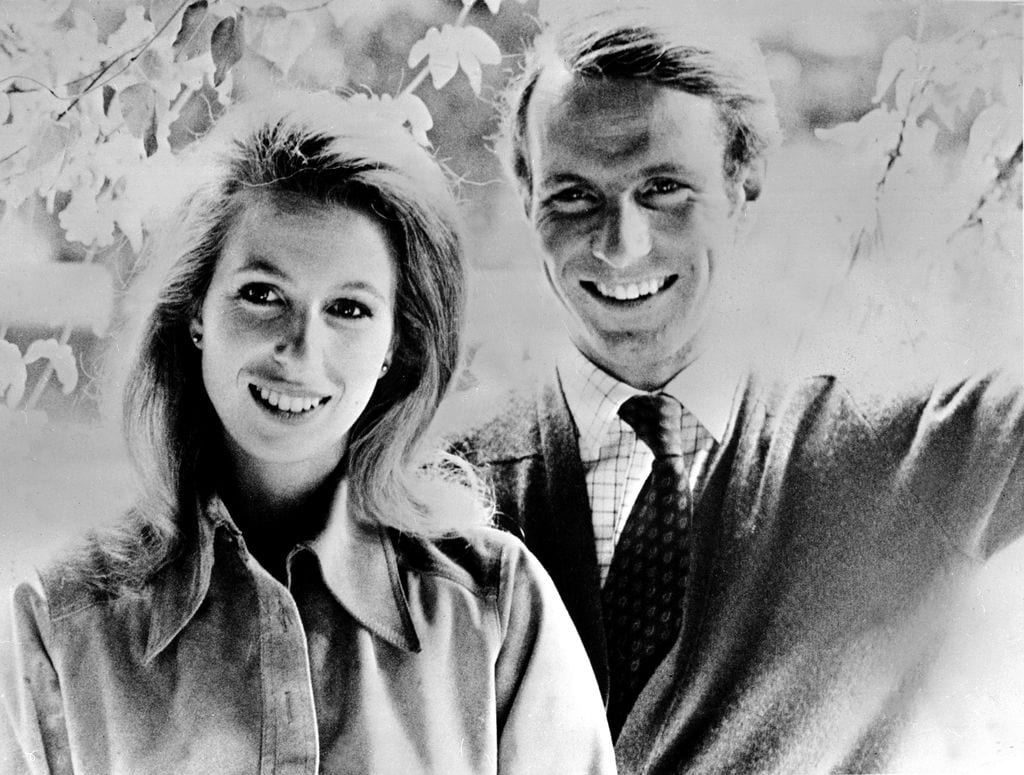 Primer plano de La princesa Ana y Mark Phillips en blanco y negro