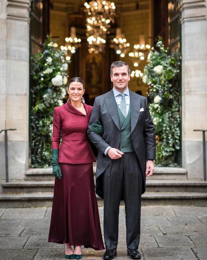 Madrinas de boda jóvenes hermana del novio