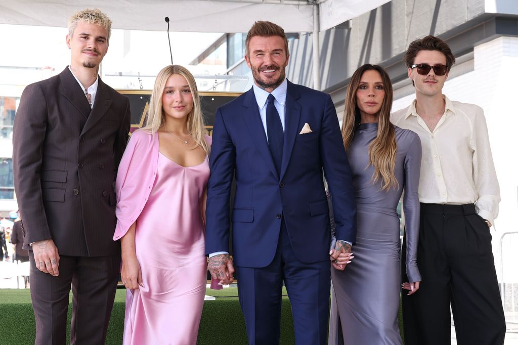 David Beckham junto a su mujer y tres de sus hijos tras descubrir su estrella