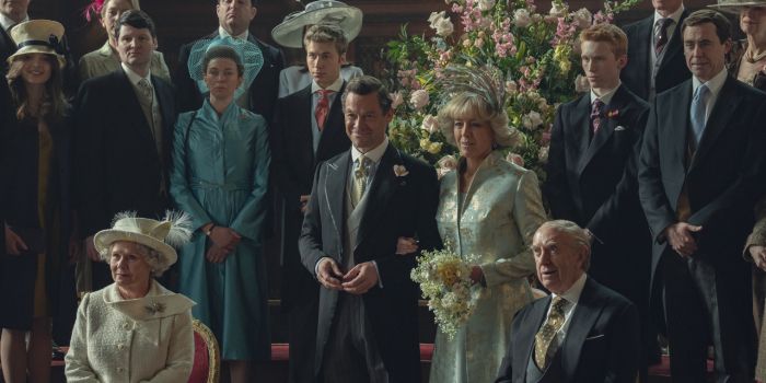 Uno de los momentos históricos más actuales que ha recreado 'The Crown' ha sido la boda entre el entonces príncipe Carlos y Camilla de Cornualles