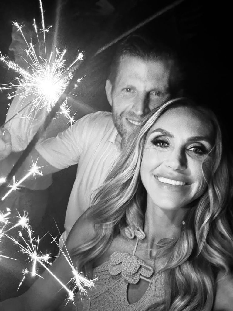 Lara y Eric Trump, con bengalas en el enlace