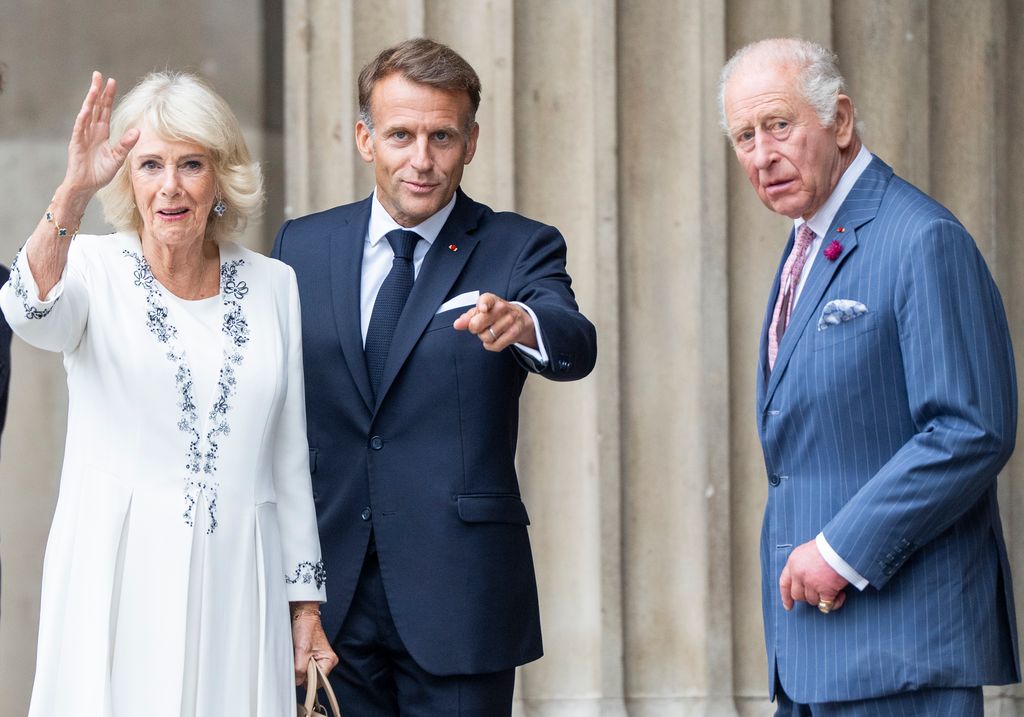 Emmanuel Macron es recibido por Carlos III y Camilla