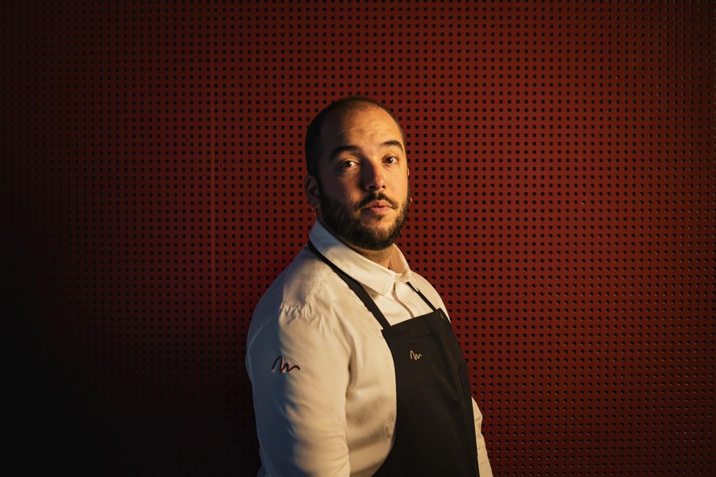 Miquel Pardo, chef de Melós, donde desarrolla su propuesta más personal, con raíces valencianas y mirada mediterránea.