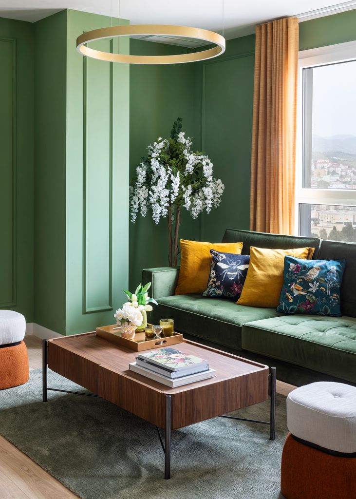 Salón pintado de verde