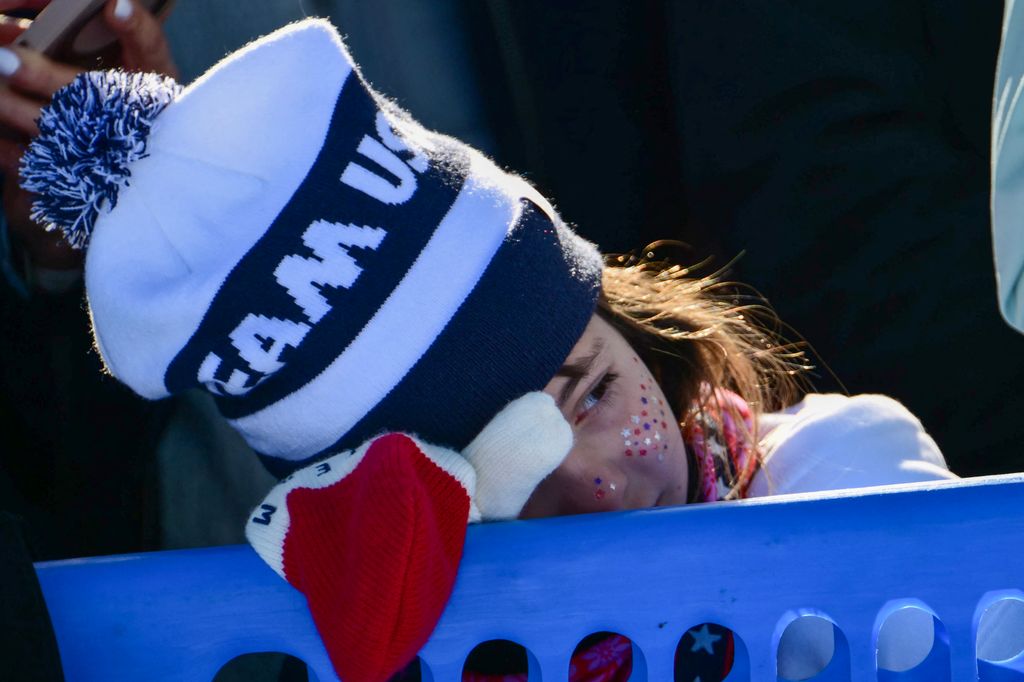 Las caras de preocupación en la grada tras la complicada caída de la deportista estadounidense