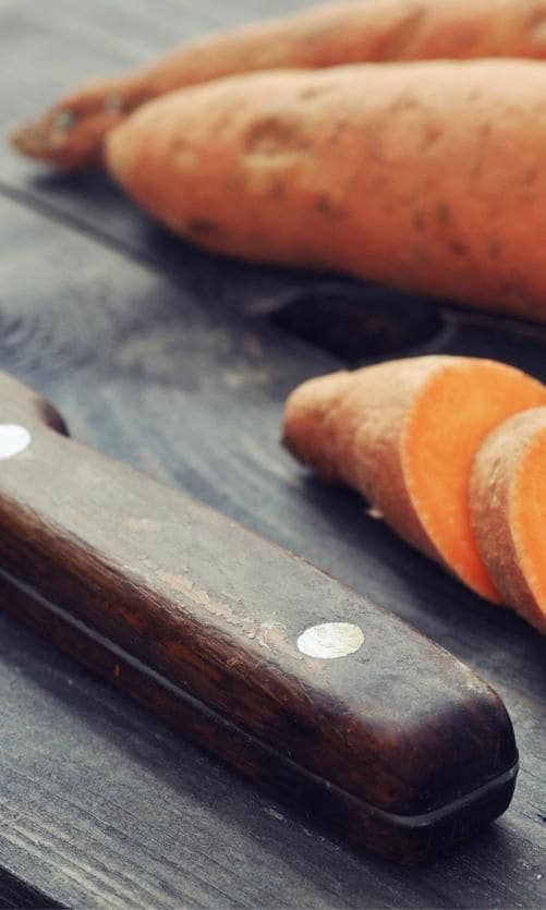 sweet potatoes o batatas dulces enteras y cortadas