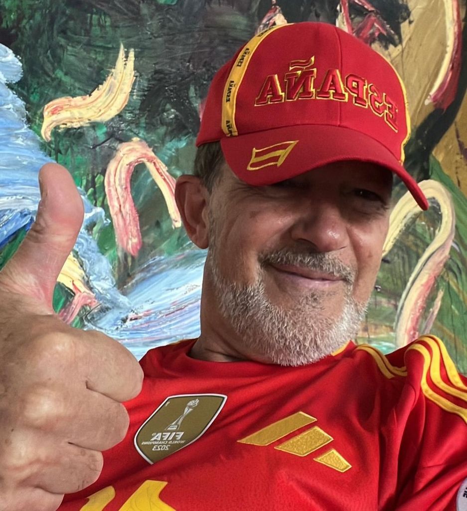 Antonio Banderas animó a la Selección Española desde Málaga, una pasión por La Roja que comparte con su hija Stella del Carmen