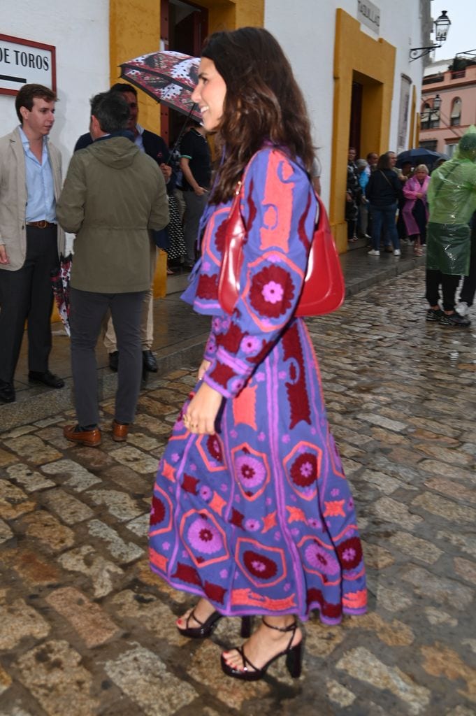 Tana Rivera en Sevilla con look estampado de The IQ Collection