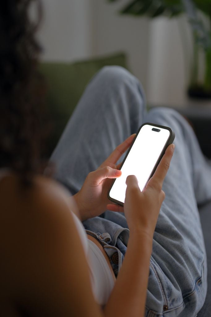 chica telefono movil