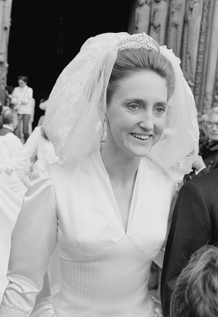 Beatriz de Habsburgo Lorena en su boda con vestido de novia de Pierre Balmain