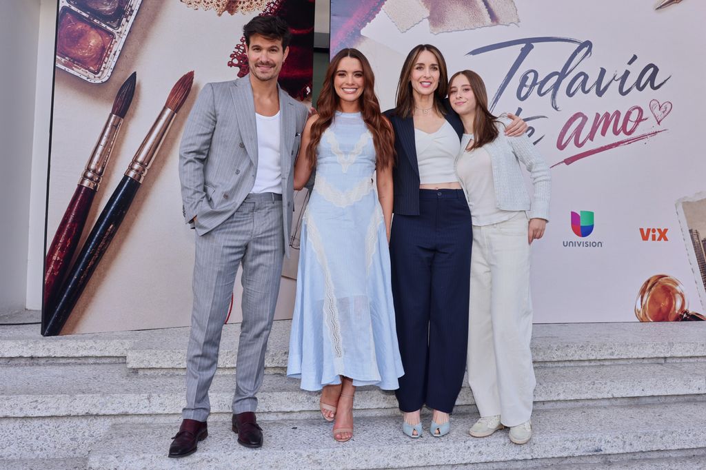 Brandon Peniche, Scarlet Gruber, Susana González y Susana Elias en el claquetazo de la telenovela 'Todavía Te Amo'