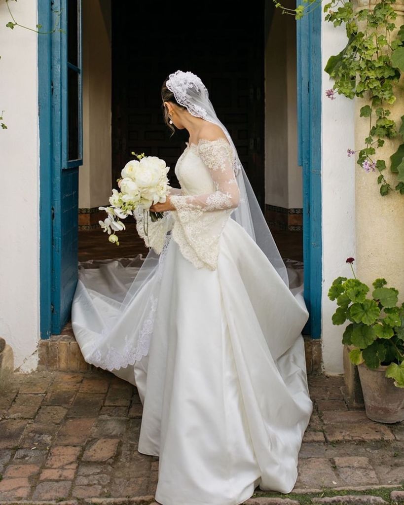 Novia con velo mantilla de Lorenzo Caprile