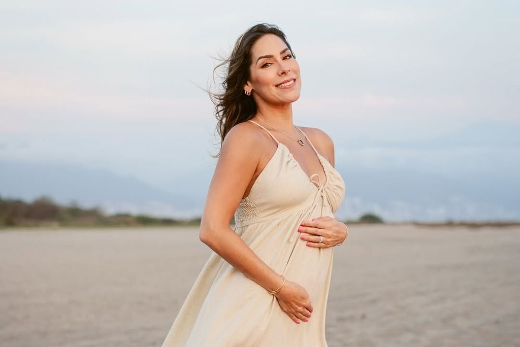 Kristal Cid se mostró muy conmovida al saber que está en la dulce espera de una niña. 
