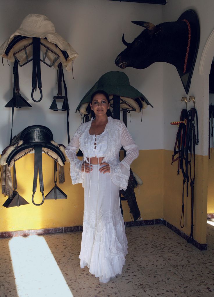 Isabel Pantoja posa en 2008 en su finca
