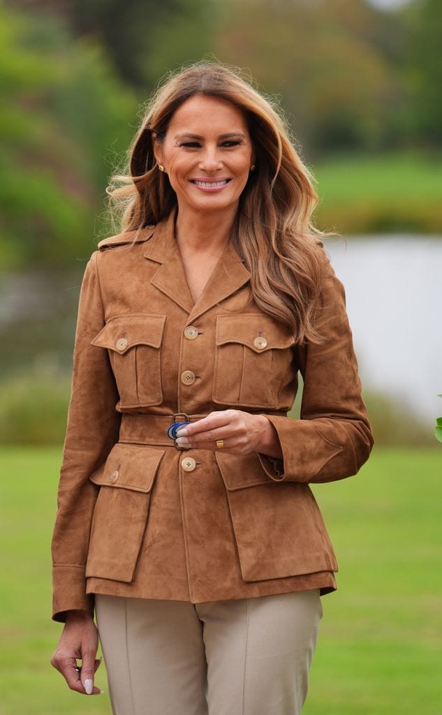 Melania Trump con un abrigo de Ralph Lauren. 